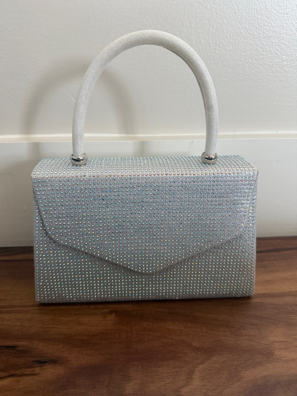 NEW NEVER USED White rhinestone small Handbag with crossbody chain